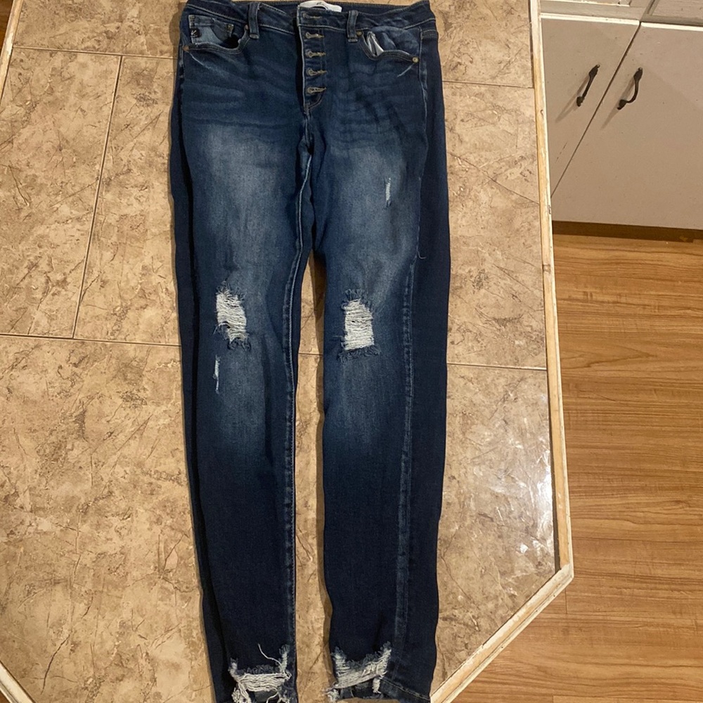 Used Kancan Jeans. Slight Chub rub in the inner thighs 😊.